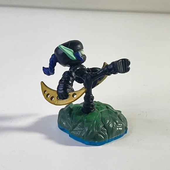 Activision Skylanders Figure With Green Textured Base And Twin Blades - Picture 5 of 10